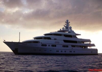 Apoise Yacht